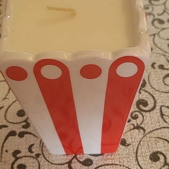Red and White Popcorn Candle Holder - Picture 2 of 6